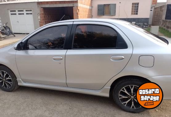 Autos - Toyota ETIOS PLATINUM 2017 2017 Nafta 99000Km - En Venta