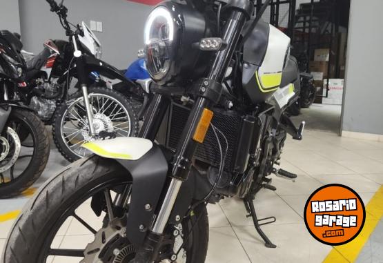 Motos - Benelli LEONCINO 250 2022 Nafta 7400Km - En Venta