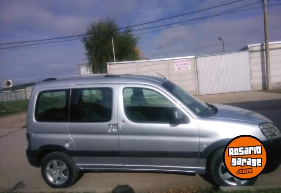 Utilitarios - Peugeot Partner 2017 Diesel 160000Km - En Venta