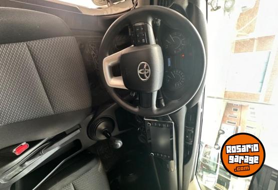 Camionetas - Toyota Hilux C/S 2023 Diesel 90000Km - En Venta