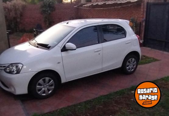 Autos - Toyota Etios xs 2014 Nafta 138100Km - En Venta