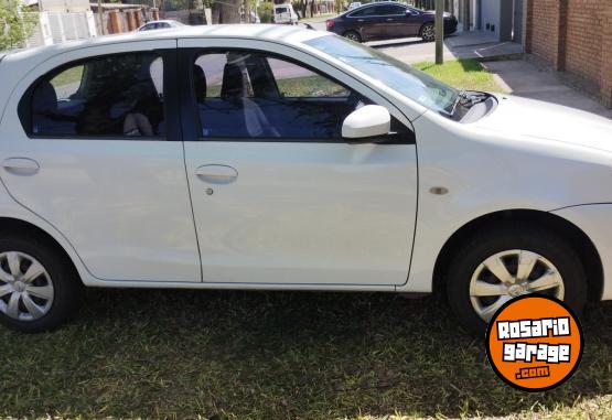 Autos - Toyota Etios xs 2014 Nafta 138100Km - En Venta