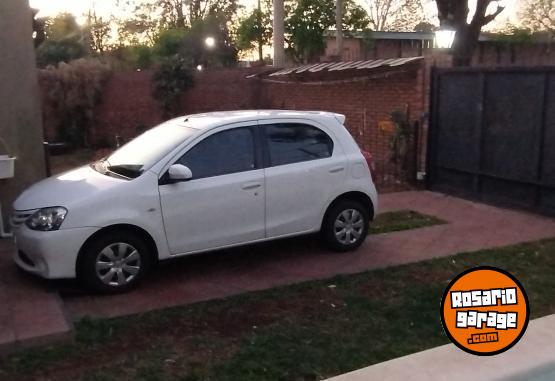 Autos - Toyota Etios xs 2014 Nafta 138100Km - En Venta