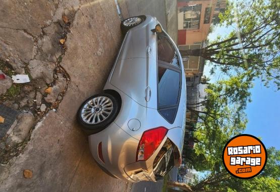 Autos - Ford Kinetic 2017 Nafta 101000Km - En Venta