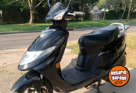 Motos - Suzuki AN 125 2017 Nafta 20700Km - En Venta