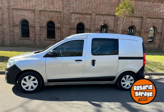 Utilitarios - Renault Kangoo expresin pack 5A 2021 GNC 80000Km - En Venta