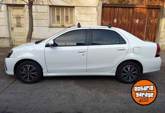 Autos - Toyota Etios xls sedan L18 2018 Nafta 145000Km - En Venta