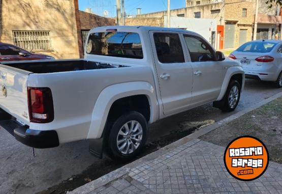 Camionetas - Volkswagen Amarok v6 permuto 2022 Diesel 17000Km - En Venta