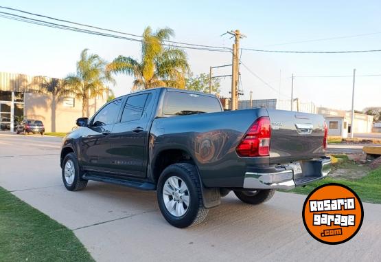 Camionetas - Toyota Hilux DC SRV Pack 2.8 TDI 2017 Diesel 172000Km - En Venta