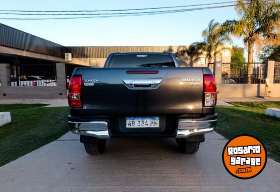 Camionetas - Toyota Hilux DC SRV Pack 2.8 TDI 2017 Diesel 172000Km - En Venta