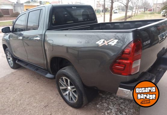 Camionetas - Toyota HILUX SRV 4X4 2016 Diesel 172000Km - En Venta