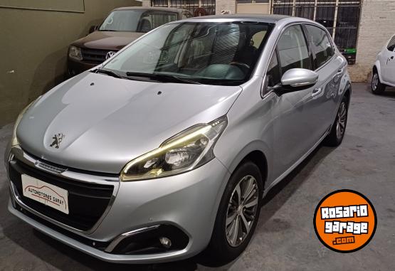 Autos - Peugeot 208 2017 Nafta 90000Km - En Venta