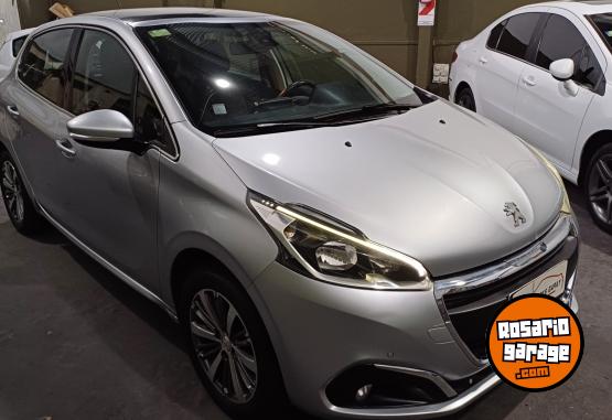 Autos - Peugeot 208 2017 Nafta 90000Km - En Venta