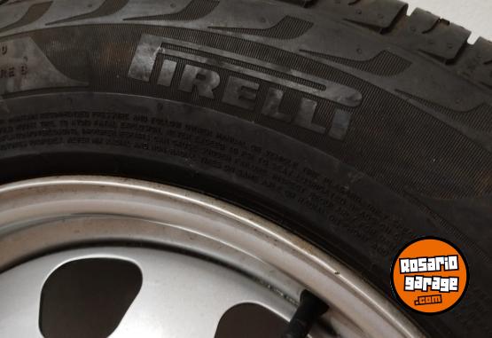 Accesorios para Autos - Rueda Completa Cubierta+ Llanta Plateada Nueva Pirelli Scorpion 215 / 65 102H ms - En Venta