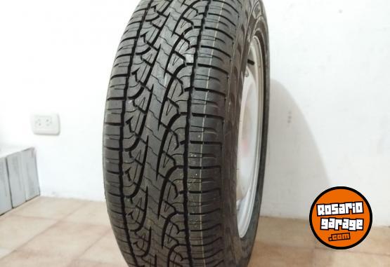 Accesorios para Autos - Rueda Completa Cubierta+ Llanta Plateada Nueva Pirelli Scorpion 215 / 65 102H ms - En Venta