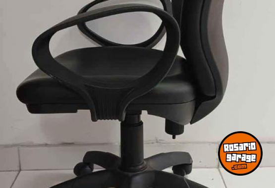 Hogar - Silla de oficina negra beta impecable - En Venta