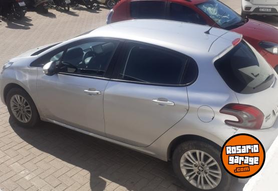 Autos - Peugeot 208 Allure 5 puertas 2019 Nafta 57000Km - En Venta