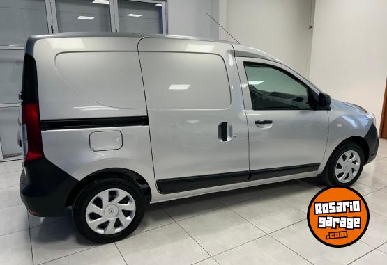 Utilitarios - Renault KANGOO - FURGN 2023 Nafta 20000Km - En Venta