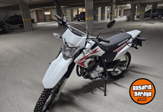 Motos - Honda Tornado 2023 Nafta 5000Km - En Venta