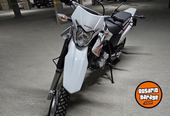 Motos - Honda Tornado 2023 Nafta 5000Km - En Venta