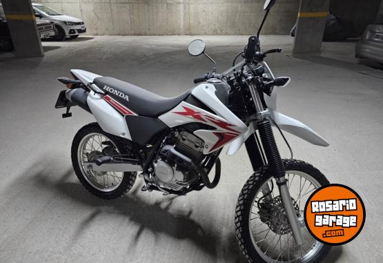 Motos - Honda Tornado 2023 Nafta 5000Km - En Venta