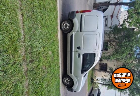 Utilitarios - Renault Kangoo 2016 GNC 211600Km - En Venta