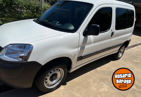 Utilitarios - Citroen Berlingo 5 asientos 3 p. 2023 Diesel 22856Km - En Venta