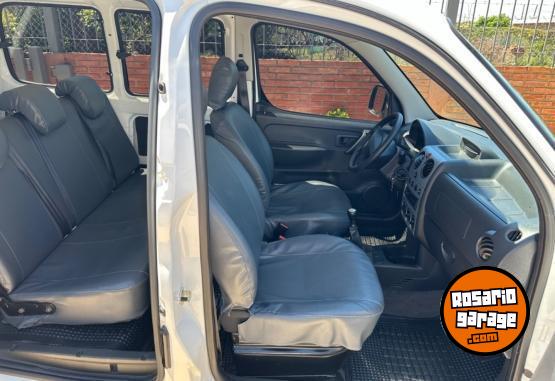 Utilitarios - Citroen Berlingo 5 asientos 3 p. 2023 Diesel 22856Km - En Venta