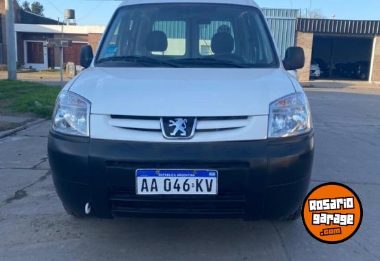 Utilitarios - Peugeot Partner Furgon vidriado 2016 Nafta 47000Km - En Venta