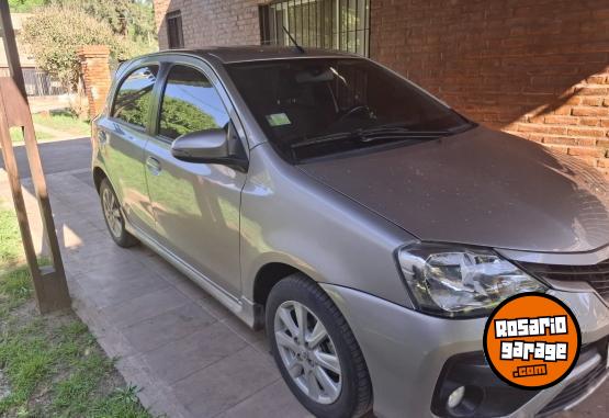 Autos - Toyota Etios Hutchback 2017 Nafta 56400Km - En Venta