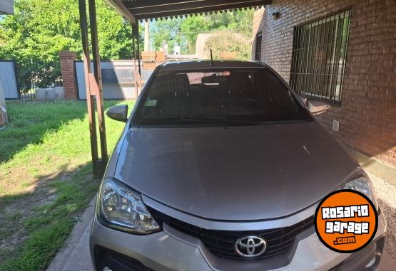 Autos - Toyota Etios Hutchback 2017 Nafta 56400Km - En Venta