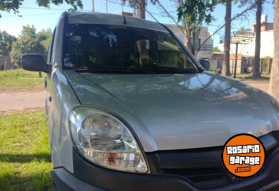 Utilitarios - Renault Kangoo 2015 GNC 96000Km - En Venta