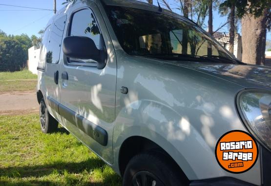 Utilitarios - Renault Kangoo 2015 GNC 96000Km - En Venta