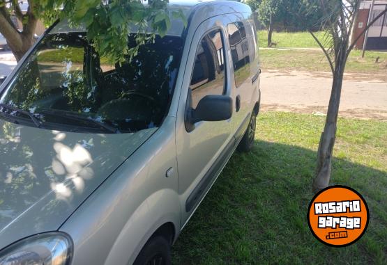 Utilitarios - Renault Kangoo 2015 GNC 96000Km - En Venta