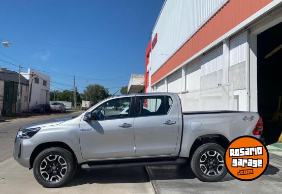 Camionetas - Toyota Hilux SRX 2023 Diesel 0Km - En Venta