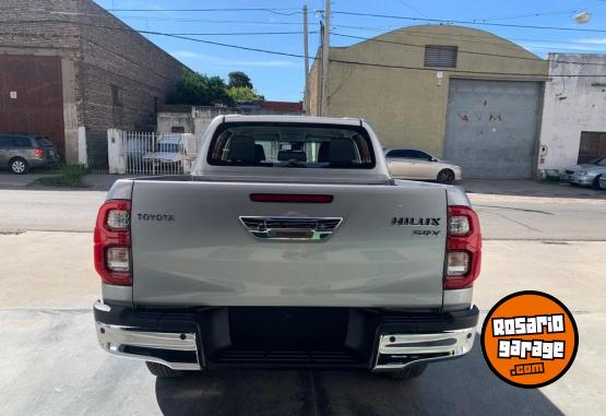 Camionetas - Toyota Hilux SRX 2023 Diesel 0Km - En Venta