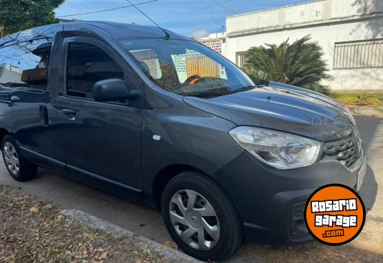 Utilitarios - Renault Kangoo 2023 Nafta 24000Km - En Venta