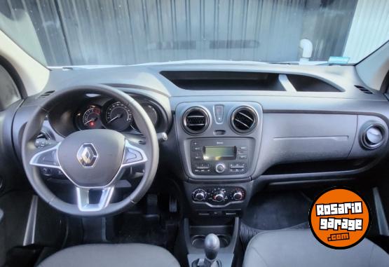 Utilitarios - Renault Kangoo 2023 Nafta 24000Km - En Venta