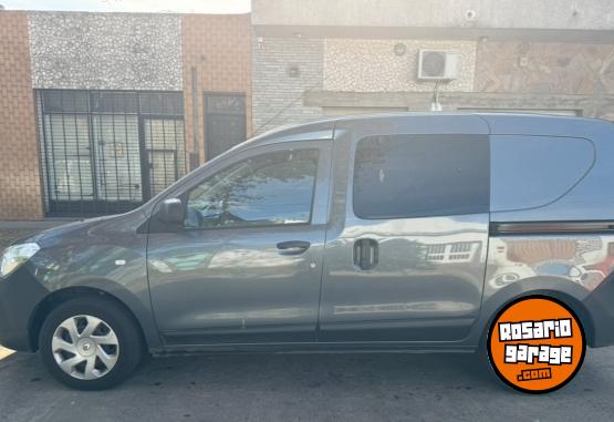 Utilitarios - Renault Kangoo 2023 Nafta 24000Km - En Venta