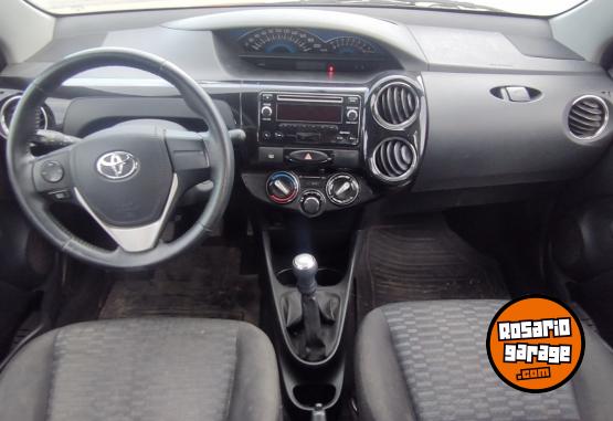 Autos - Toyota ETIOS XLS 2015 Nafta 113000Km - En Venta