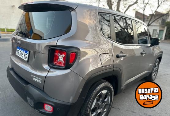 Camionetas - Jeep RENEGADE SPORT 2017 Nafta 113000Km - En Venta