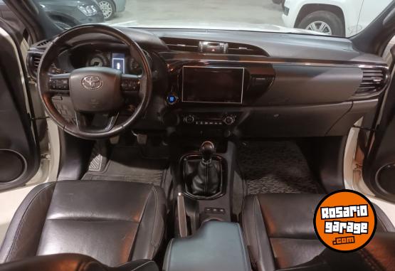 Camionetas - Toyota Hilux SRX 2019 Diesel 107000Km - En Venta