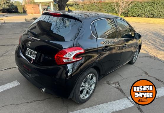 Autos - Peugeot 208 2014 Nafta 92000Km - En Venta