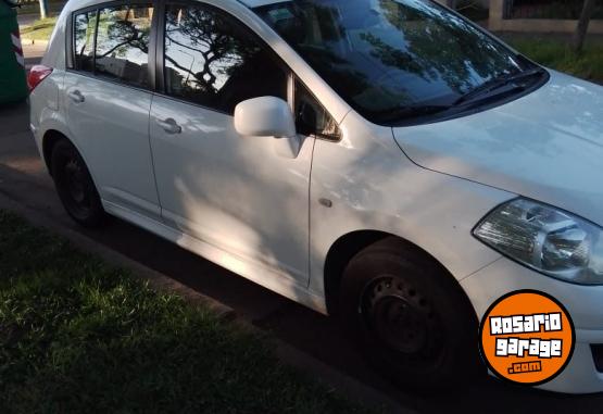 Autos - Nissan TIIDA VISIA 2010 Nafta 220000Km - En Venta