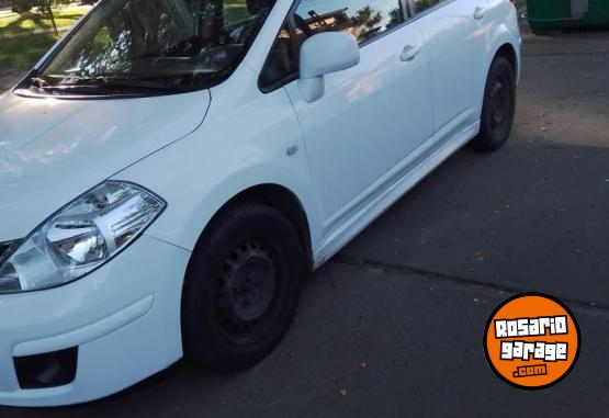 Autos - Nissan TIIDA VISIA 2010 Nafta 220000Km - En Venta