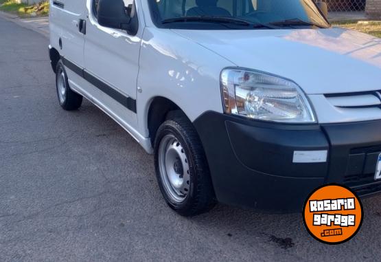 Utilitarios - Peugeot Partner hdi 2018 Diesel 150000Km - En Venta