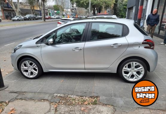 Autos - Peugeot 208 urban tech 2019 Nafta 20000Km - En Venta