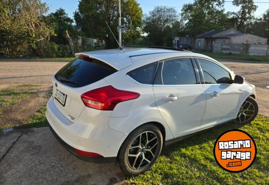 Autos - Ford Focus titanium 2016 Nafta 108000Km - En Venta