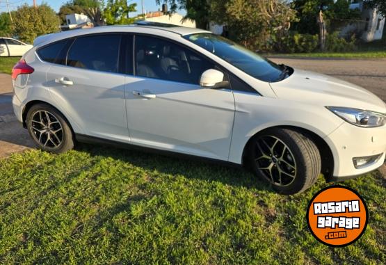 Autos - Ford Focus titanium 2016 Nafta 108000Km - En Venta