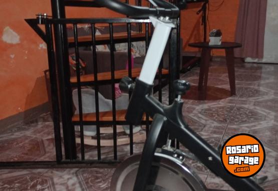 Deportes - Bicicleta fija poco uso - En Venta